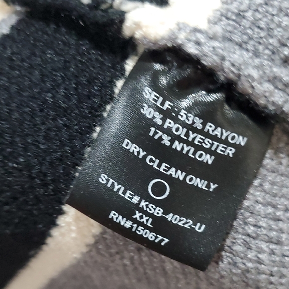 Stylish Striped Cardigan in Gray and Cream - Picture 9 of 12